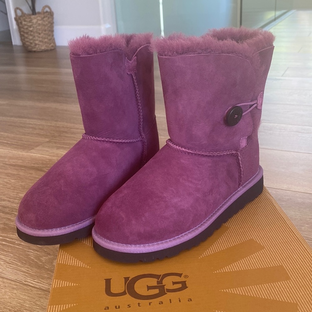 Kids UGG in size 3